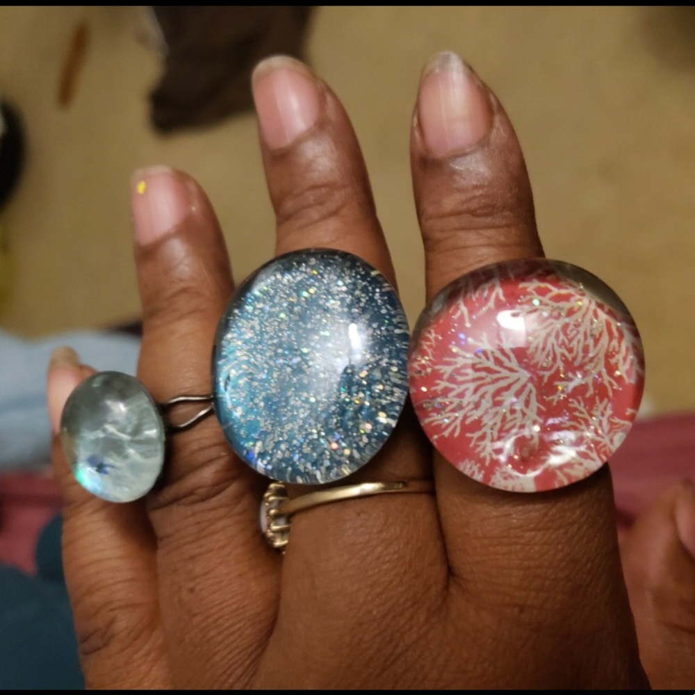 Bettie’s Unique Rings - Picture 2 of 3